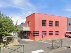 Permanence à Cholet • lundi 20 avril Façade du Centre social du Planty à Cholet, lieu d’accueil des permanences associatives LGBTQIA+.